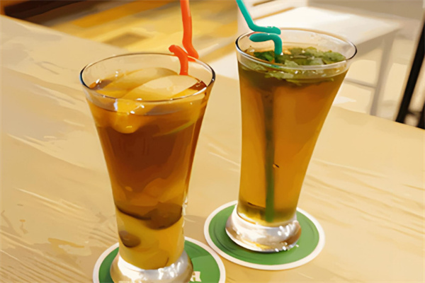 一只清柠饮品 夏日里的一抹清新与活力